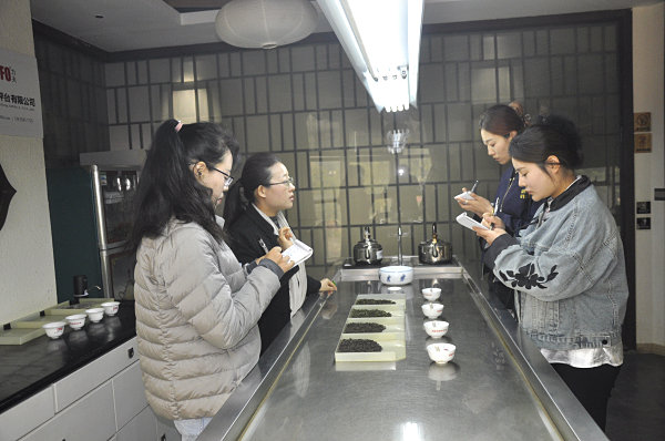 长春茶艺培训学员问天晟茶艺培训学校：零基础学茶艺可以完全学好吗?(图2)
