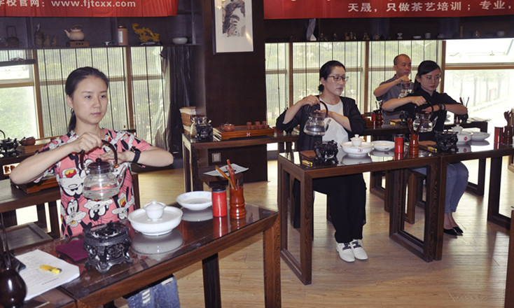 在天晟茶艺培训学校学茶艺：用体温焐热了数据的茶人笔记(图3)
