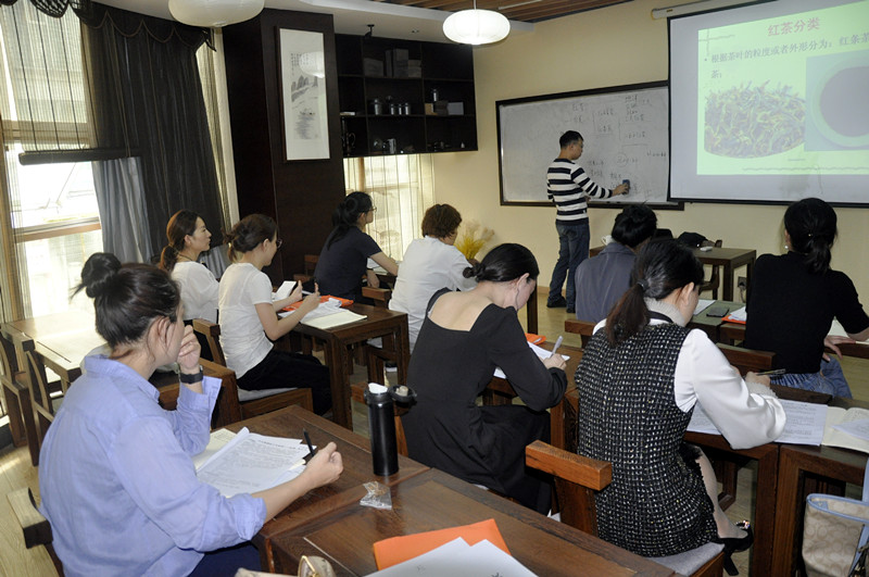 四平茶艺培训学员问天晟茶艺培训学校：天晟茶艺培训学校怎样招生？(图1)